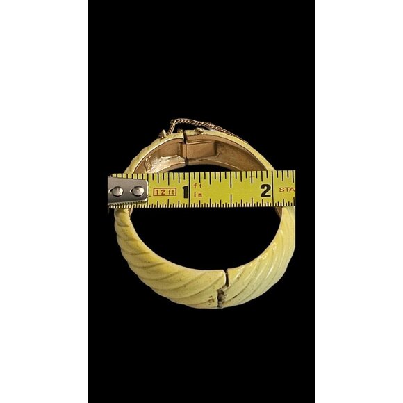 TRIFARI CANARY YELLOW ENAMEL HINGED BANGLE BRACELET 1960s Vintage 7" EUC RARE - Picture 12 of 16